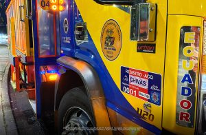 Detalle de chiva turística homologada de La Chiva de Mi Pueblo con registro oficial para transporte especial en Ecuador