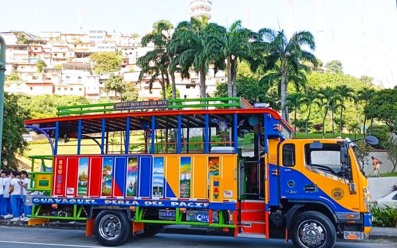 Tour-en-chiva-por-Guayaquil